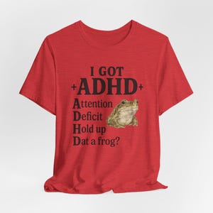 Maglietta con rana e ADHD – Maglietta con meme neurodivergente, umorismo per chi pensa troppo e soffre di burnout, regalo per gli amanti delle rane immagine 7
