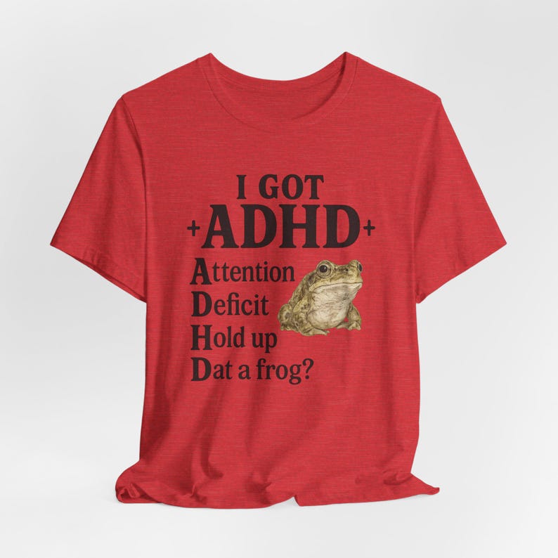 Maglietta con rana e ADHD – Maglietta con meme neurodivergente, umorismo per chi pensa troppo e soffre di burnout, regalo per gli amanti delle rane immagine 7