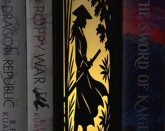 Coin livre brillant Samurai - Shadow Box rétro-éclairé pour étagères fantastiques et espaces de lecture confortables