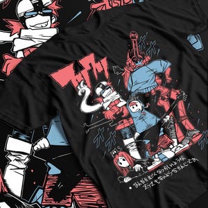 Puede incluir: Camiseta negra con una ilustración dinámica de estilo anime en rojo, blanco y azul. El diseño presenta varios personajes en poses dinámicas, con texto japonés en la parte inferior. El tema es la acción y la aventura.