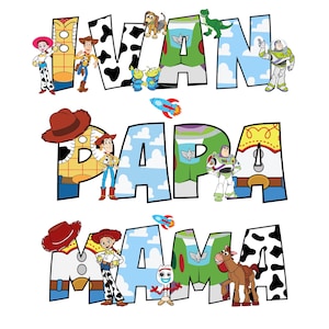 Può includere: Grafica colorata con i nomi "IVAN", "PAPA" e "MAMA" in grandi lettere stilizzate. Ogni lettera è decorata con personaggi e immagini del franchise di Toy Story, tra cui Woody, Buzz Lightyear e Jessie.
