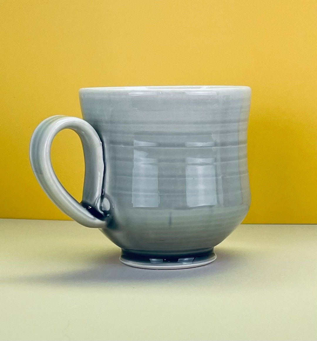 Why do some mug handles get hot in the microwave? : r/Pottery
