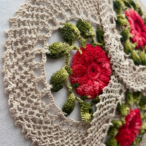 Vintage crochet doilies round with a center flower a set of 4 afbeelding 10