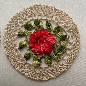 Vintage crochet doilies round with a center flower a set of 4 afbeelding 9