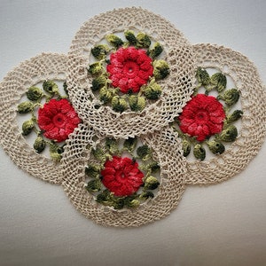 Vintage crochet doilies round with a center flower a set of 4 afbeelding 1