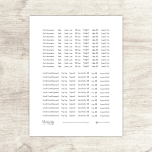 Peut inclure: Une feuille de papier blanche avec des &eacute;tiquettes de texte noir pour la planification financi&egrave;re. Les &eacute;tiquettes incluent "Assurance auto", "Pr&ecirc;t bancaire", "Paiement par carte de cr&eacute;dit", etc. Le nom de la boutique Etsy "Studio Sis Design" est en bas.