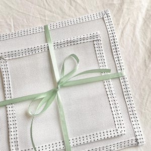 Toile vierge Zweigart à pois | 13, 18 mesh avec bords en biais