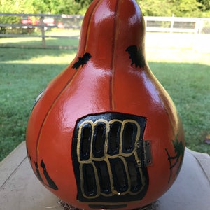 Lighted Halloween Witch&#39;s Bat Spook Gourd House