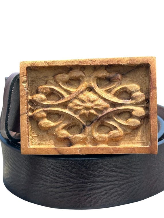 新品未使用W30花柄エンボス加工レザーベルト ダークブラウン ダークブラウン レザー ベルト 花模様 新品未使用W30花柄エンボス加工