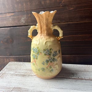 Antik Rudolstadt Tyskland vas ~ Gul persika guld dubbelhanterad porslin ~ Viktoriansk volangkantad blommig transferware knoppvas