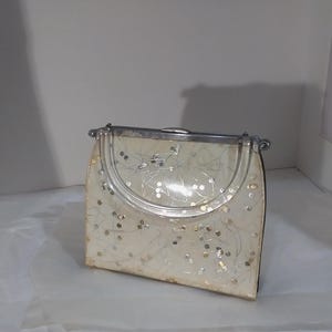 Glänzende Vintage Mid Century Handtasche mit Punkten und Lucite Henkel