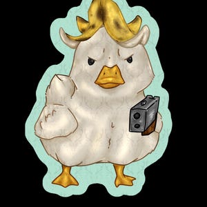Grumpy Gun Duck mit Wegerich (nicht Banane) Holographischer Vinyl wasserfester Aufkleber anpassbar