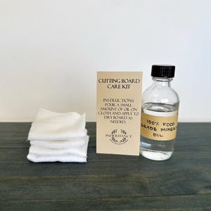 Cutting Board Care Kit – Food-Grade Mineral Oil & Cloths