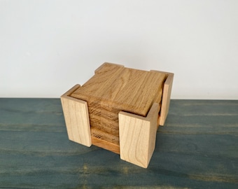 Untersetzer Set aus recycelter weißer Eiche mit Halter aus Ahorn: Rustikaler Tischschmuck