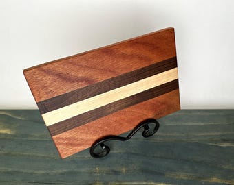 Mini snijplank mahonie, walnoot en esdoorn – Handgemaakte houten snij-/serveerplank