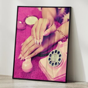 Arte mural imprimible con estética rosa de moda: póster rosa maximalista de moda, decoración de pared retro, arte mural femenino, póster de moda (descarga digital)