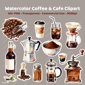 Op de afbeelding: Waterverf illustratie van koffie-gerelateerde items. Inclusief koffiebonen, een to-go beker, ijskoffie, een pour-over opstelling, een fles, een espressomaker, gemalen koffie, een espresso, een cafetière, een koffiemolen en de tekst "Watercolor Coffee & Cafe Clipart".