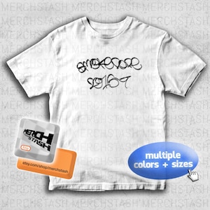 Puede incluir: Camiseta blanca con el texto negro "smokesore 20167". La imagen también incluye un gráfico con el nombre de la tienda Etsy y una indicación de múltiples colores y tallas.