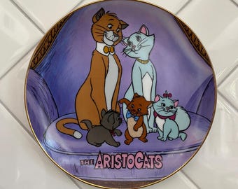 Vintage Walt Disney The Aristocats Decorative Plate – Disneyland Collection, Marie Cat, 1970 Disney Decor, 1990 Disney Animals Japan Plate