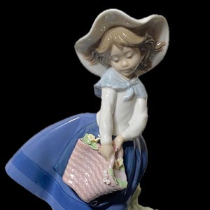 Lladro “Little Daisy” Figurine (#5222) – Hand Made in Spain (1983)