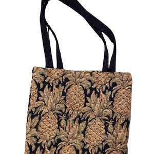 Bolso tapizado de piña: un bolso único hecho a mano