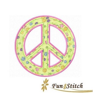 Puede incluir: Un símbolo de paz verde con un contorno rosa y un fondo verde claro con un patrón de estrellas, corazones y círculos azules y amarillos. El símbolo de la paz es un símbolo popular de paz y amor.