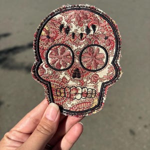 Paisley Skull Patch: Embroidered Iron-On Appliqué - Halloween