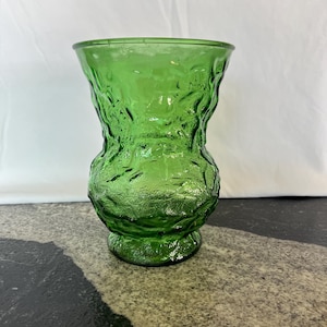 Vintage E.O. Brody Co. Cleveland Ohio Emerald Green Crinkle Glass Vase 8&quot;