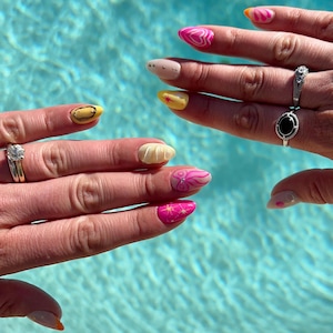 Girl, it&#39;s Summer Press on Nail Set