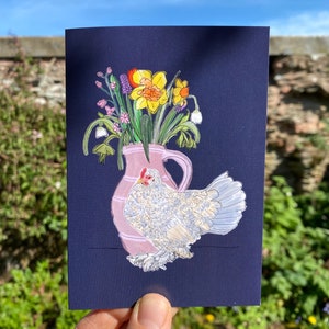 Tarjeta de felicitación con gallina y jarra de cosecha, tarjeta de gallina, tarjeta de pollo.