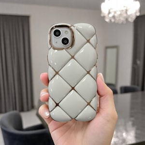Custodia in silicone placcata con griglia di diamanti 3D di lusso per iPhone 11 12 13 14 15 16 Pro Max – Custodia protettiva morbida, moderna, antiurto e con cuscino d'aria.