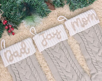 素朴な刺繍のクリスマスストッキング、パーソナライズされたファミリーストッキング、カスタムホリデーデコレーション、モノグラムクリスマスギフト、クリスマスマントル装飾
