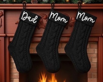 2025 ブラック刺繍クリスマスストッキング、パーソナライズされたファミリーストッキング、カスタムホリデーデコレーション、モノグラムクリスマスギフト、クリスマスマントル装飾