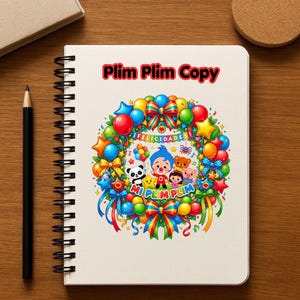K&ouml;nnte beinhalten: Ein spiralgebundenes Notizbuch mit einer bunten Illustration von Plim Plim, umgeben von einem festlichen Kranz aus Luftballons, Sternen und Schleifen. Oben steht der Text Plim Plim Copy, in der Mitte die Texte &iexcl;FELICIDADES! und MI PLIM PLIM.