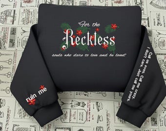 Maglione ricamato Reckless, merchandising del libro Powerless, felpa Kai e Paedyn