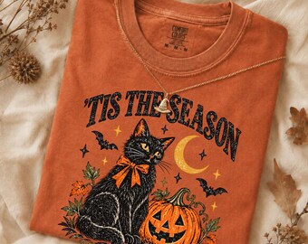 Camiseta de Halloween "Tis The Season", Camiseta vintage de gato negro y calabaza, Gráfico retro de Halloween, Camiseta de colores cómodos para la temporada de Halloween