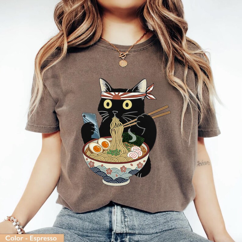 Funny Black Cat Ramen Comfort Colors® shirt, Cat Eating Ramen Graphic Tee, Cute Cat Food Tee, Ramen Lover Gift, Anime Cat Shirt bild 4