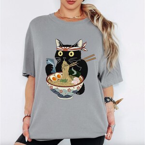 Funny Black Cat Ramen Comfort Colors® shirt, Cat Eating Ramen Graphic Tee, Cute Cat Food Tee, Ramen Lover Gift, Anime Cat Shirt bild 9