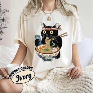 Funny Black Cat Ramen Comfort Colors® shirt, Cat Eating Ramen Graphic Tee, Cute Cat Food Tee, Ramen Lover Gift, Anime Cat Shirt bild 5