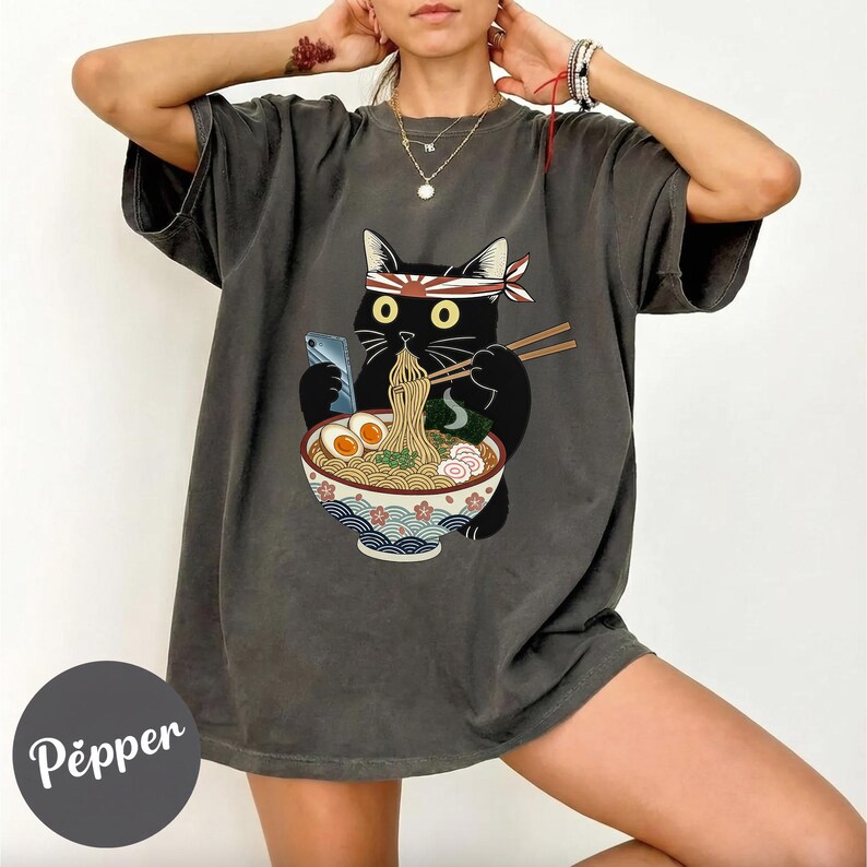 Funny Black Cat Ramen Comfort Colors® shirt, Cat Eating Ramen Graphic Tee, Cute Cat Food Tee, Ramen Lover Gift, Anime Cat Shirt bild 10