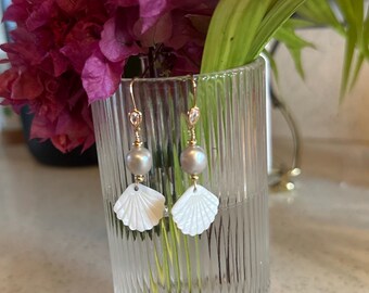 Pendientes de nácar con forma de gota de concha