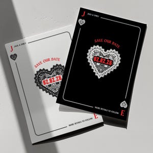Convite para salvar a data em Las Vegas | Convite para casamento à dois | Cassino com corações de renda e cartas de baralho vintage retrô | Modelo editável personalizado faça você mesmo