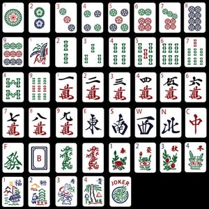 K&ouml;nnte beinhalten: Eine Sammlung von Mahjong-Steinen, jeder mit einzigartigen Symbolen und Zahlen. Die Steine zeigen verschiedene Anz&uuml;ge, darunter Kreise, Bambus und Schriftzeichen, in einer Vielzahl von Farben. Das Set enth&auml;lt Windsteine und Joker-Steine, alles vor einem schwarzen Hintergrund.