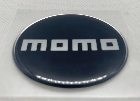 MOMOロゴ 3Dドーム型ジェルステッカー：自動車用エンブレム - 60mm