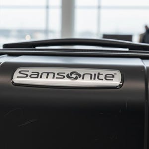 Adhesivo con el logotipo de Samsonite / Adhesivo de gel abovedado 3D, emblema para equipaje (85 x 26 mm), negro cromado