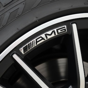 AMG 3Dドーム型ジェルデカールセット、73 x 10 mmクロームブラックステッカー、16インチ～20インチリム用