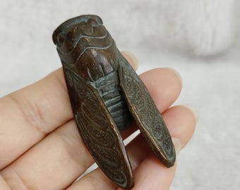 Estatua de cigarra de bronce vintage hecha a mano