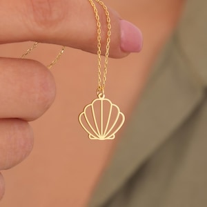 Gold Shell Necklace – Dainty Seashell Pendant – Minimalist Beach Jewelry Gift for Her – Summer Ocean Necklace – Sea Inspired Jewelry