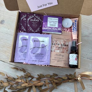 Cesta de mimos para ela no Reino Unido | Kit de autocuidado para novas mamães | Caixa de presentes de aniversário |