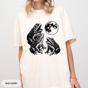 Frogs Howling To Moon Comfort Colors® Vintage Style Tshirt, Frog Lovers Gag Gift Top, Retro Funny Frog Shirt, Weird Mystical Toad Shirts